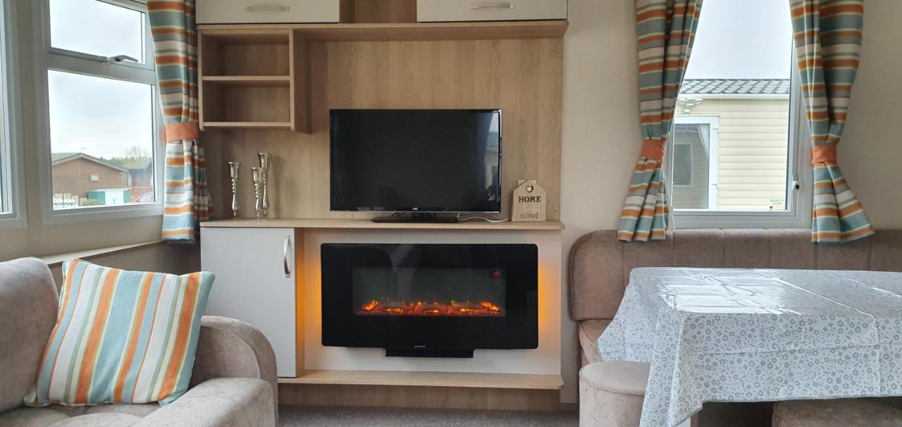 Ksr Hot Tub Holiday Home At Tattershall Lakes المظهر الخارجي الصورة